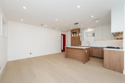 Breakfast Nook Photo of 2 1845 E 51st Avenue, Vancouver, BC