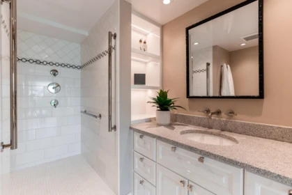 Hallway Photo of 1301 1575 Beach Avenue, Vancouver, BC