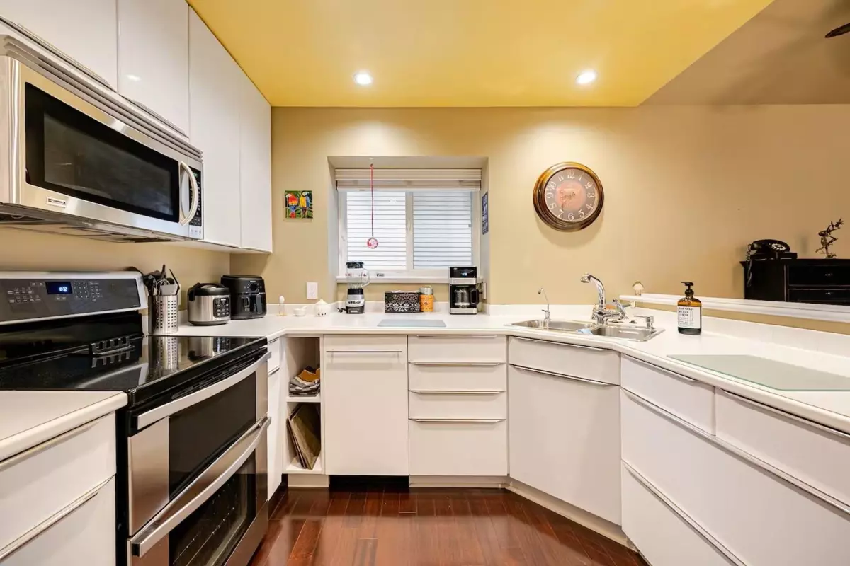 Dining Area Photo of 336 E 26th Street, North Vancouver, BC