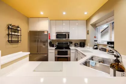 Kitchen Photo of 336 E 26th Street, North Vancouver, BC