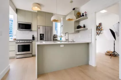 Kitchen Island Photo of 1909 1239 W Georgia Street, Vancouver, BC