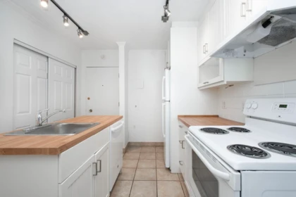 Breakfast Nook Photo of 108 1425 Esquimalt Avenue, West Vancouver, BC