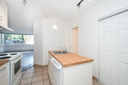 Primary Bathroom Photo of 108 1425 Esquimalt Avenue, West Vancouver, BC