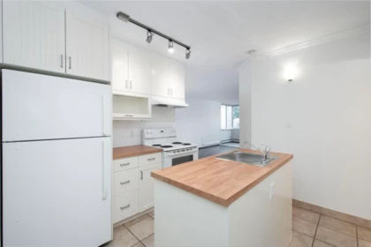 Primary Bedroom Photo of 108 1425 Esquimalt Avenue, West Vancouver, BC