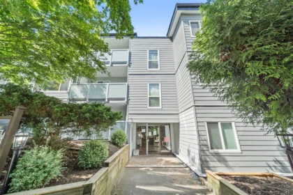 204 3883 Laurel Street, Burnaby, BC, Burnaby — Apartment/Condo for sale