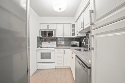 204 3883 Laurel Street, Burnaby, BC, Burnaby — Apartment/Condo for sale