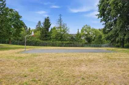 Front Yard Photo of 140 27456 32 Avenue, Langley, BC