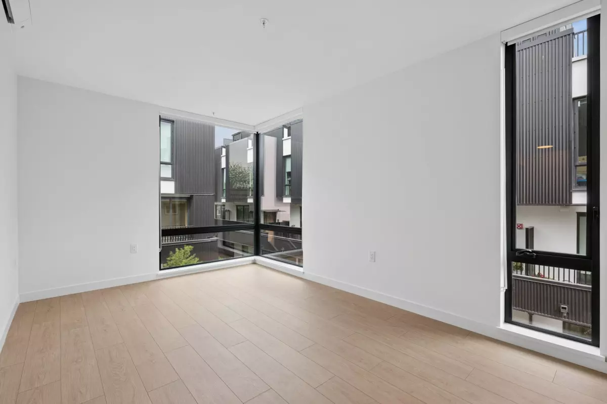 Dining Area Photo of 221 2820 Nanaimo Street, Vancouver, BC
