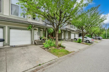 22 8892 208 Street, Langley, BC, Langley — Townhouse for sale