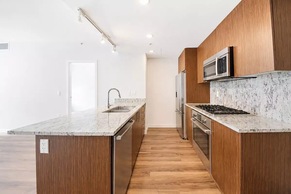 Dining Area Photo of 812 8688 Hazelbridge Way, Richmond, BC