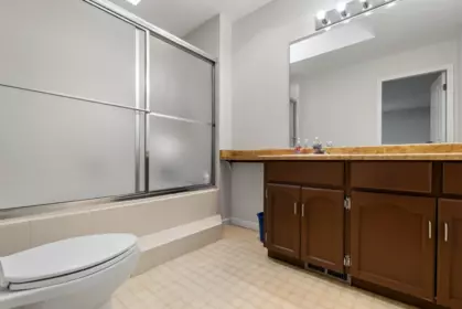 Entry Foyer Photo of 8085 148a Street, Surrey, BC