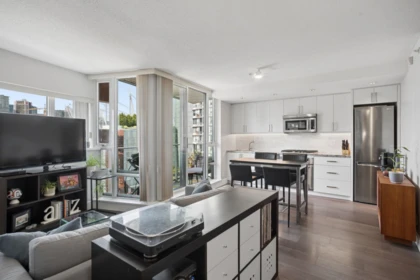 Walk-In Closet Photo of 2201 918 Cooperage Way, Vancouver, BC
