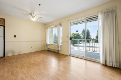Entry Foyer Photo of 208 33535 King Road, Abbotsford, BC
