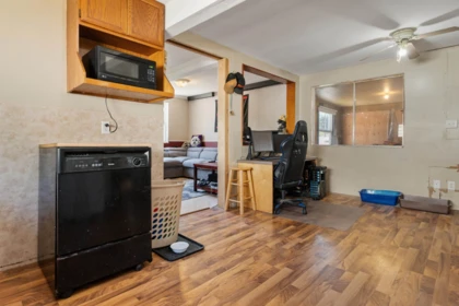 Basement Recreation Room Photo of 944 3rd Avenue, Hope, BC