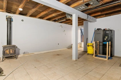 Entry Foyer Photo of 944 3rd Avenue, Hope, BC