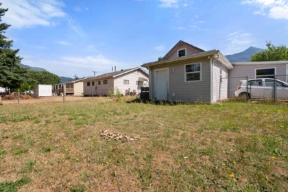 Garden / Landscaping Photo of 944 3rd Avenue, Hope, BC