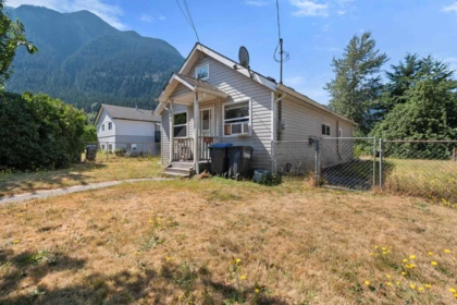 Outdoor Deck Photo of 944 3rd Avenue, Hope, BC