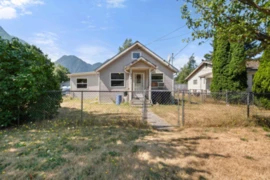 944 3rd Avenue, Hope, BC