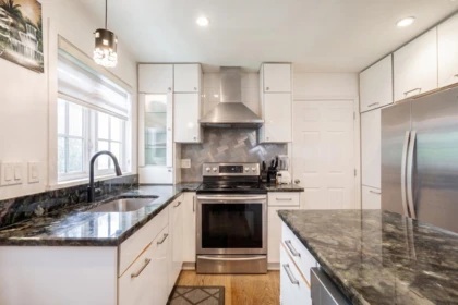Kitchen Island Photo of 1525 E 51st Avenue, Vancouver, BC