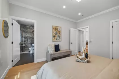 Entry Foyer Photo of 2 2035 51st Street, Vancouver, BC