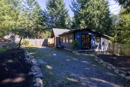 Community Amenities Photo (Clubhouse) of 1302 Adams Road, Bowen Island, BC