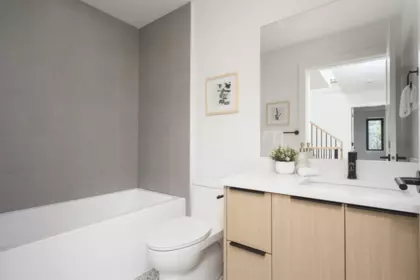 Primary Bathroom Photo of 920 E 16th Avenue, Vancouver, BC