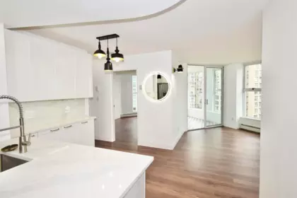Kitchen Island Photo of 1609 1009 Expo Boulevard, Vancouver, BC