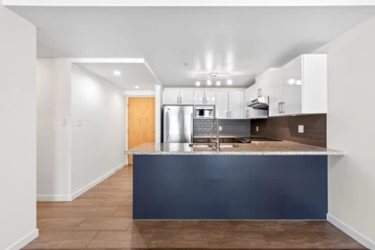 Kitchen Island Photo of 406 14 Begbie Street, New Westminster, BC