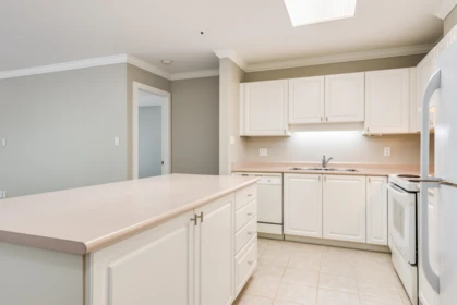 Kitchen Photo of 212 2978 Burlington Drive, Coquitlam, BC