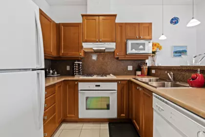 Kitchen Island Photo of 330 5790 East Boulevard, Vancouver, BC