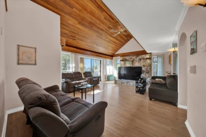 Kitchen Island Photo of 9341 Ebor Road, Delta, BC