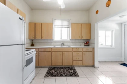 Kitchen Island Photo of 2461 Dundas Street, Vancouver, BC