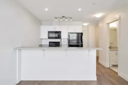 Kitchen Photo of 413 30515 Cardinal Avenue, Abbotsford, BC