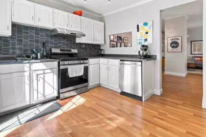 Kitchen Island Photo of 2764 Dundas Street, Vancouver, BC