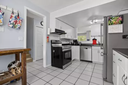 Kitchen Island Photo of 589 Carlsen Place, Port Moody, BC