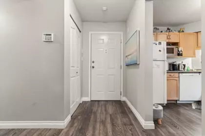 Mudroom Photo of 102 33280 E Bourquin Crescent, Abbotsford, BC