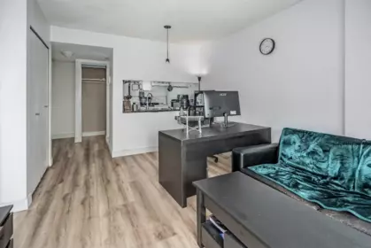 Dining Area Photo of 905 1188 Howe Street, Vancouver, BC