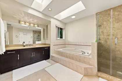 Hallway Photo of 1523 Lawson Avenue, West Vancouver, BC