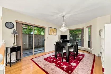 Kitchen Island Photo of 1523 Lawson Avenue, West Vancouver, BC