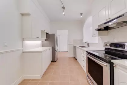 Kitchen Photo of 405 3625 Windcrest Drive, North Vancouver, BC