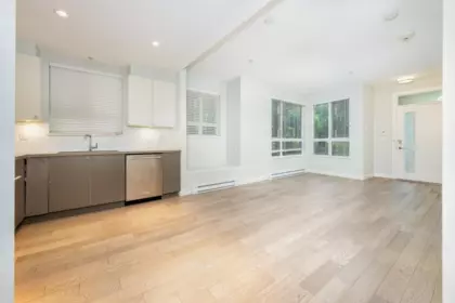 Kitchen Island Photo of 5 3221 Noel Drive, Burnaby, BC