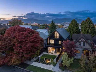 Family Room Photo of 2 2145 Napier Street, Vancouver, BC