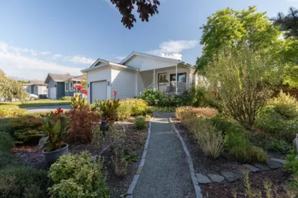 1008 Edgewater Crescent, Squamish, BC, Squamish — Single Family Residence for sale