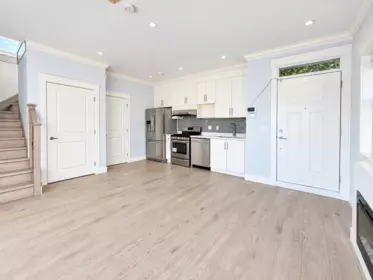 2216 Mannering Avenue, Vancouver, BC, Vancouver — Half Duplex for sale