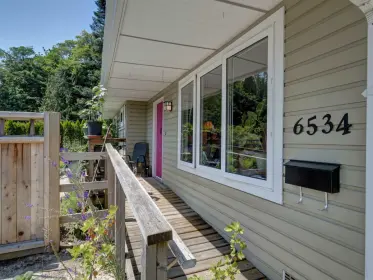6534 Bjorn Place, Sechelt, BC, Sechelt — Single Family Residence for sale