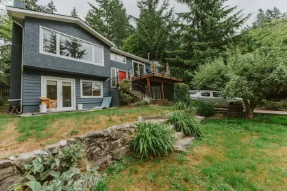 6034 Coracle Drive, Sechelt, BC, Sechelt — Single Family Residence for sale