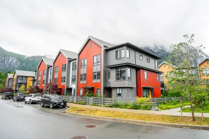 1351 Marinaside Place, Squamish, BC, Squamish — Townhouse for sale