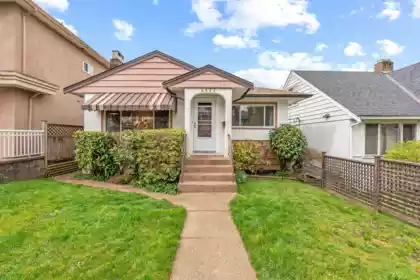4855 Dumfries Street, Vancouver, BC, Vancouver — Single Family Residence for sale