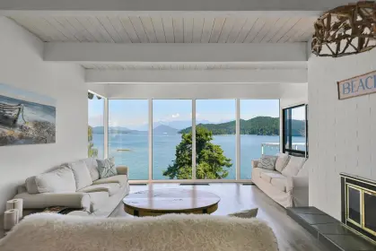 362 Avalon Drive, Gibsons, BC, Gibsons — Single Family Residence for sale