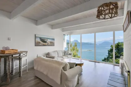 362 Avalon Drive, Gibsons, BC, Gibsons — Single Family Residence for sale